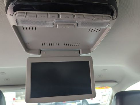 Used 2018 Chrysler Pacifica Touring-L w/ Tire & Wheel Group image 42