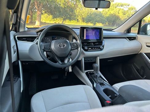 Used 2024 Toyota Corolla Cross L image 12