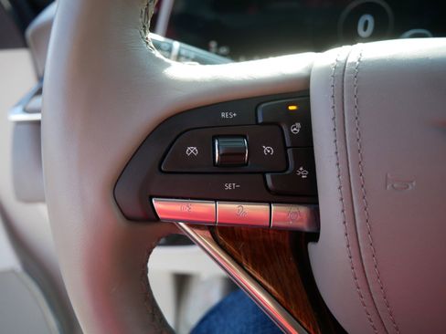 Used 2024 Cadillac Escalade ESV Premium Luxury Platinum image 27