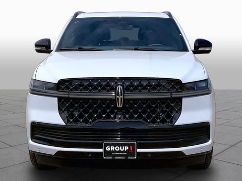 New 2026 Lincoln Navigator L Reserve AWD/4WD image 3