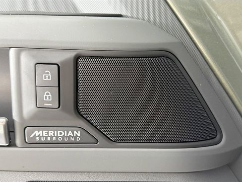 Used 2025 Land Rover Defender 110 X-Dynamic SE image 20