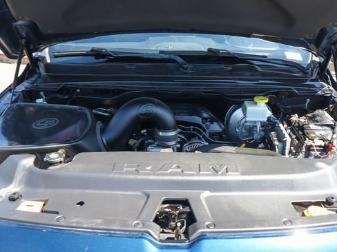 Used 2019 RAM 1500 Laramie AWD/4WD image 11