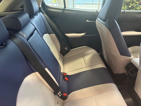 Used 2022 Lexus UX 250h w/ Luxury Package image 16