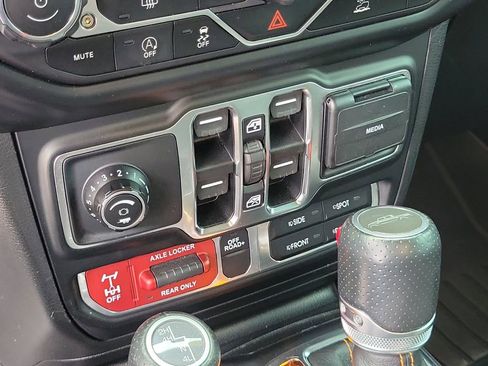 Used 2021 Jeep Gladiator Mojave w/ LED Lighting Group AWD/4WD image 21