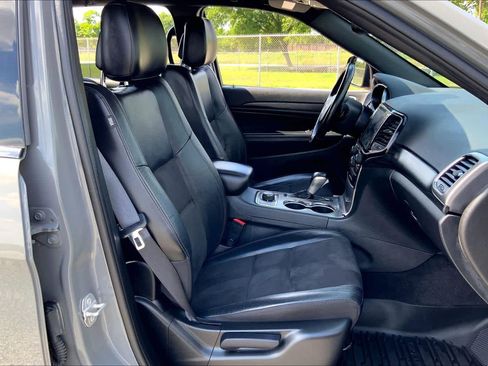 Used 2022 Jeep Grand Cherokee Laredo X AWD/4WD image 9
