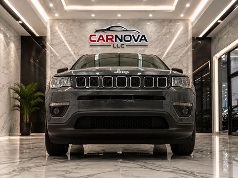 Used 2018 Jeep Compass Latitude w/ Popular Equipment Group FWD image 3