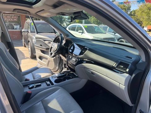 Used 2020 Honda Pilot Elite image 19
