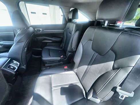 Used 2025 Kia Sorento EX w/ Panoramic Sunroof Package FWD image 12