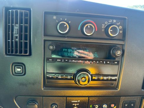 Used 2019 GMC Savana 3500 Extended w/ Driver Convenience Package image 14