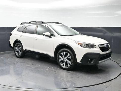 Used 2022 Subaru Outback Limited w/ Popular Package #2 AWD/4WD image 3