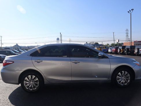 Used 2017 Toyota Camry LE FWD image 8