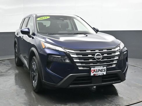 Used 2025 Nissan Rogue SV image 6