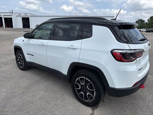 Used 2025 Jeep Compass Trailhawk image 11