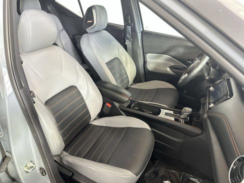 Used 2023 Nissan Kicks SR w/ SR Premium Package FWD image 27