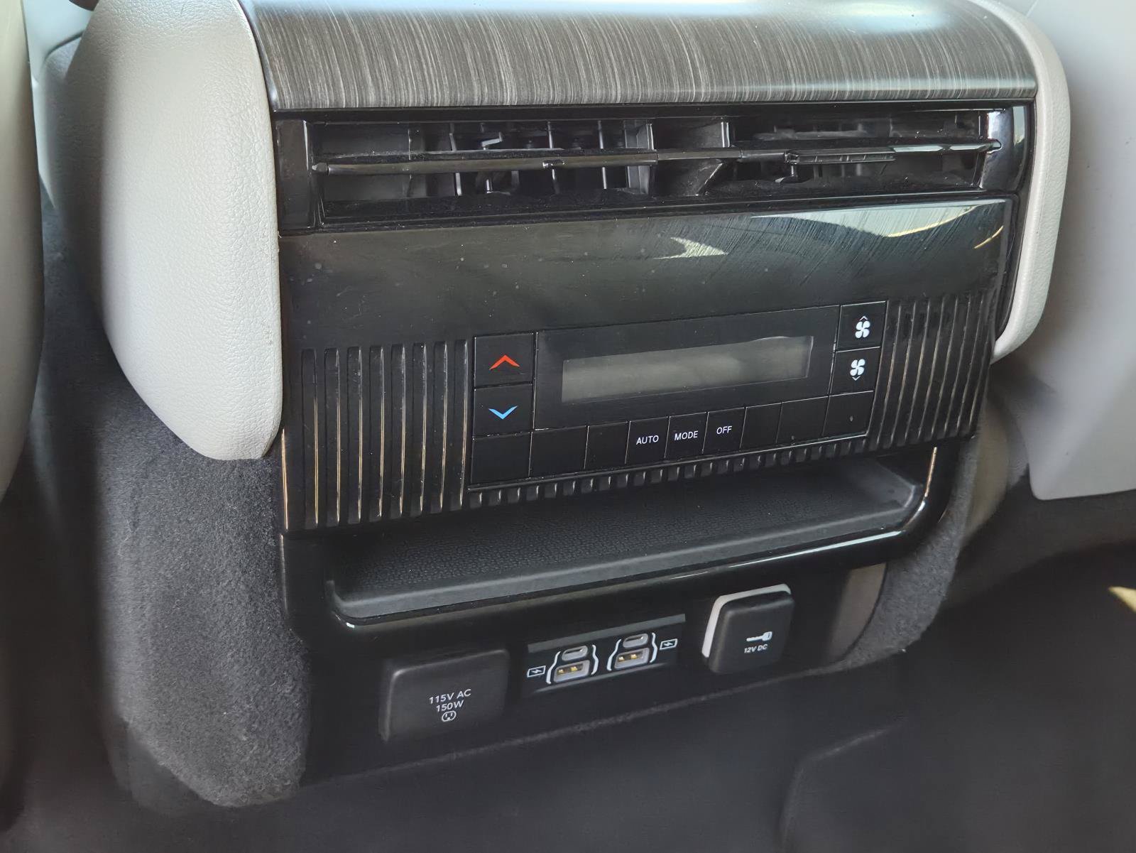 Used 2024 Jeep Wagoneer Series II w/ Flexible Seating Group RWD image 31