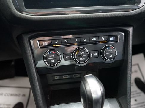 Used 2018 Volkswagen Tiguan SE w/ Front Fog Lights Package FWD image 35