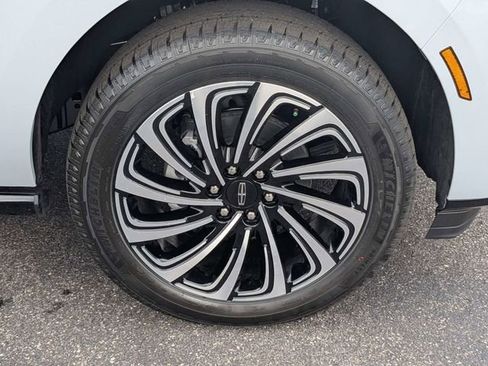 New 2026 Lincoln Navigator L Black Label AWD/4WD image 10