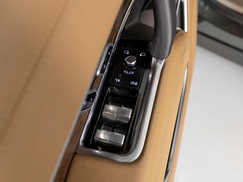 Used 2024 Land Rover Range Rover SE AWD/4WD image 14