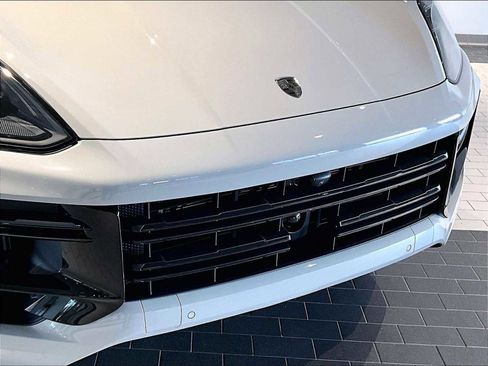 New 2026 Porsche Cayenne Turbo AWD/4WD image 30