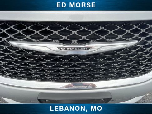 Used 2024 Chrysler Pacifica Touring-L FWD image 29