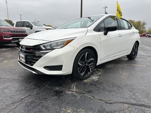 Used 2024 Nissan Versa SR image 15