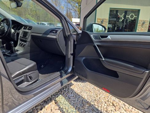 Used 2017 Volkswagen Golf S FWD image 23