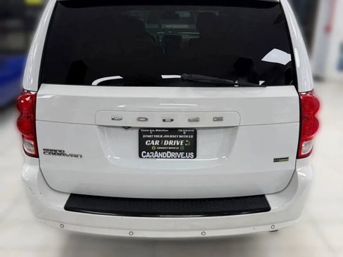 Used 2019 Dodge Grand Caravan SXT w/ Blacktop Package image 5
