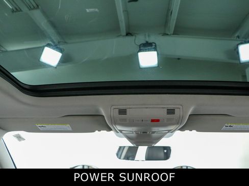 Used 2023 Volkswagen Tiguan SE w/ Panoramic Sunroof Package FWD image 21