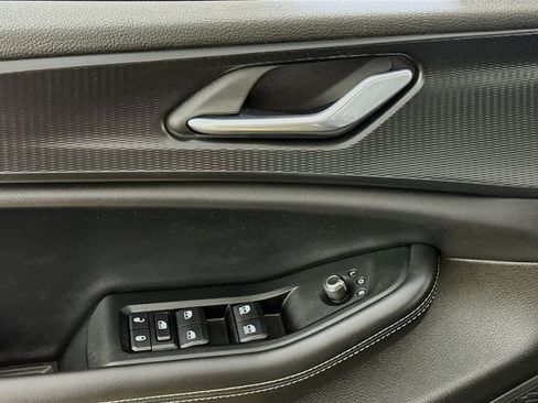 Used 2025 Jeep Grand Cherokee Altitude image 19