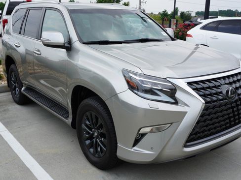 Used 2021 Lexus GX 460 Premium w/ Premium Package AWD/4WD image 3