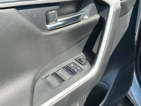 Used 2022 Toyota RAV4 XSE AWD/4WD image 13