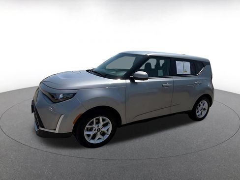 Used 2025 Kia Soul LX w/ LX Technology Package FWD image 8
