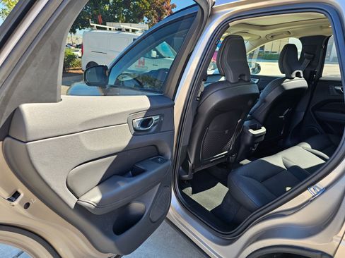 Used 2025 Volvo XC60 B5 Plus image 13