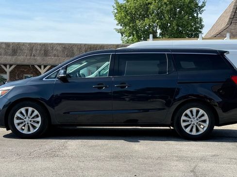 Used 2016 Kia Sedona EX FWD image 2