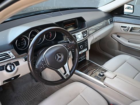 Used 2016 Mercedes-Benz E 350 4MATIC Sedan w/ Premium Package image 9