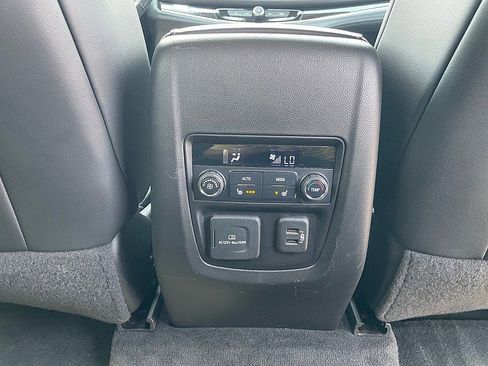 Used 2021 Buick Enclave Avenir w/ Avenir Technology Package image 32