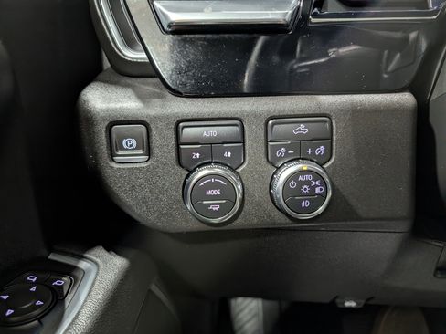 Used 2025 GMC Sierra 1500 Elevation image 21