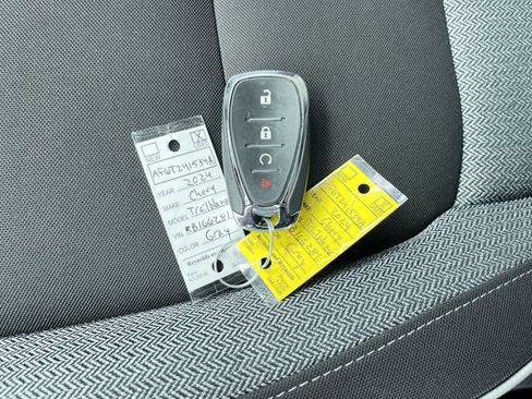 Used 2024 Chevrolet TrailBlazer LT w/ LT Cold Weather Package FWD image 32
