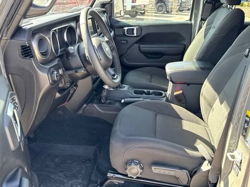 Certified 2023 Jeep Gladiator Sport AWD/4WD image 24