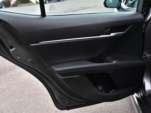 Used 2023 Toyota Camry SE image 32