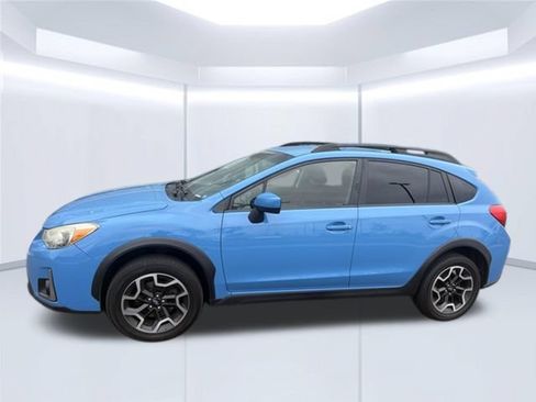 Used 2017 Subaru Crosstrek 2.0i Premium AWD/4WD image 2