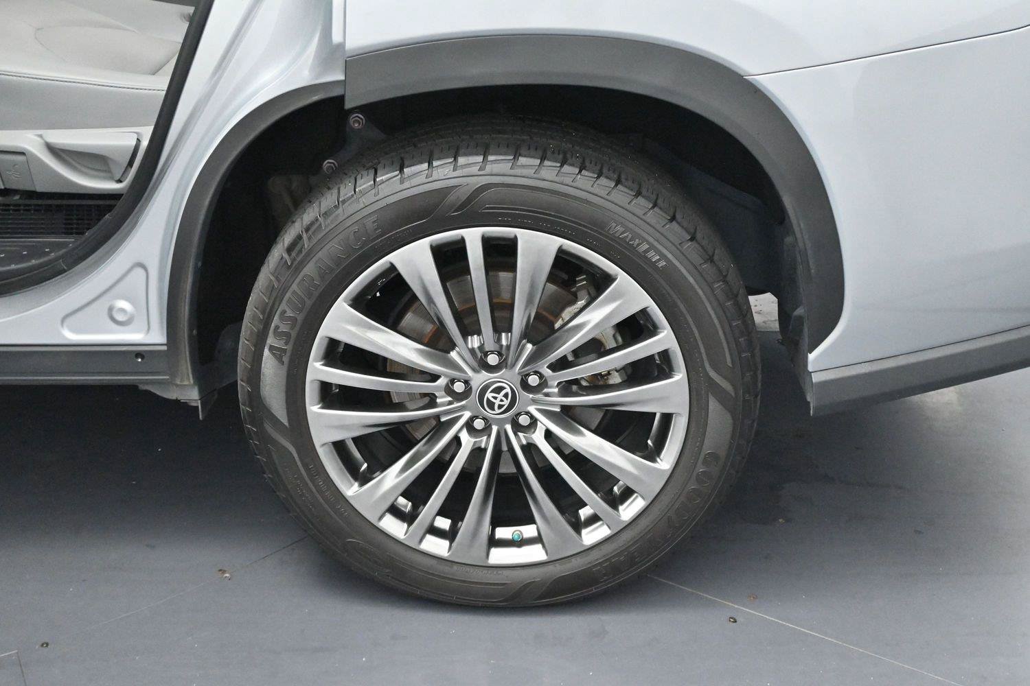 Used 2021 Toyota Highlander Limited FWD image 41