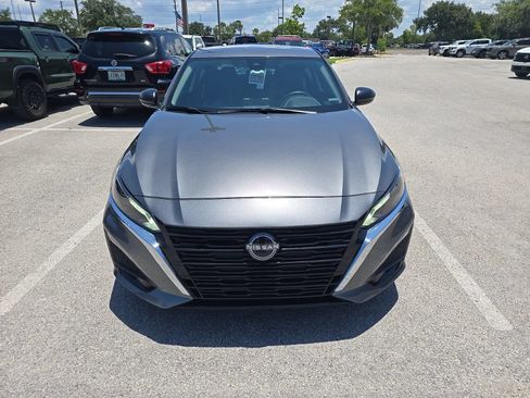 Used 2025 Nissan Altima 2.5 S FWD image 3