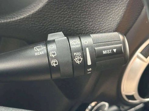 Used 2015 Jeep Wrangler Unlimited Rubicon w/ Dual Top Group AWD/4WD image 28