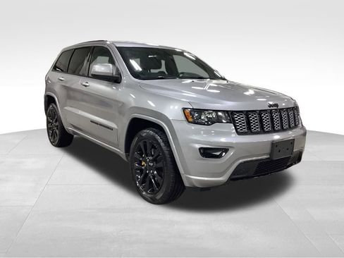 Used 2021 Jeep Grand Cherokee Laredo X image 4