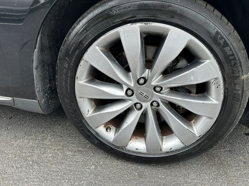 Used 2015 Lincoln MKS FWD image 13