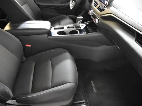 Used 2024 Nissan Altima 2.5 SV FWD image 33