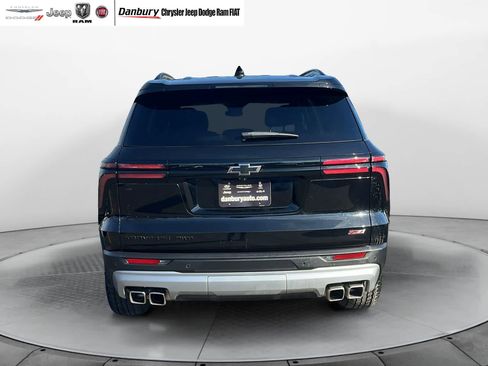 Used 2024 Chevrolet Traverse Z71 image 5