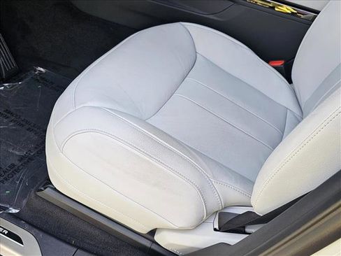 Used 2025 Land Rover Range Rover Sport image 4