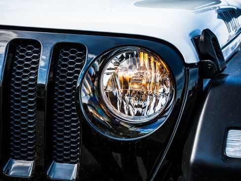 Used 2021 Jeep Wrangler Sport AWD/4WD image 7